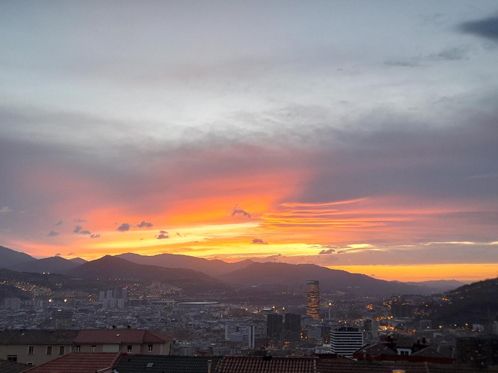 Calida Estancia Descubre La Ciudad 빌바오 외부 사진